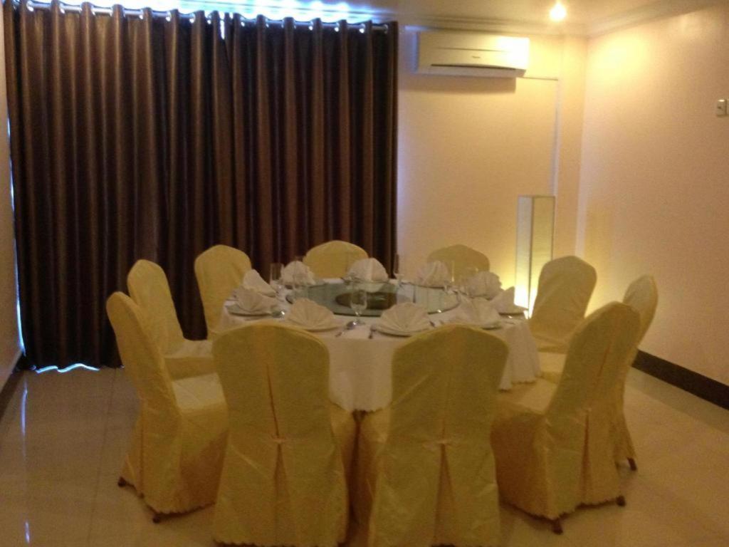 Jun Yue Hotel Phnom Penh Exterior photo