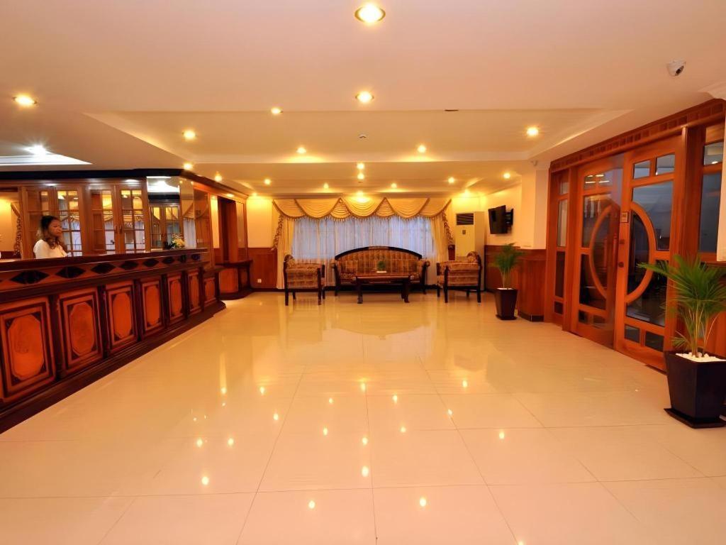 Jun Yue Hotel Phnom Penh Exterior photo