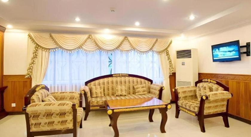 Jun Yue Hotel Phnom Penh Exterior photo