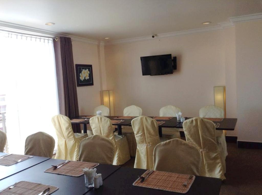 Jun Yue Hotel Phnom Penh Exterior photo