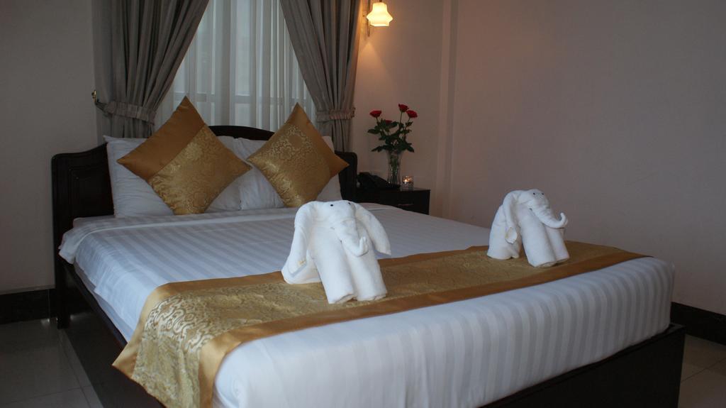 Jun Yue Hotel Phnom Penh Exterior photo