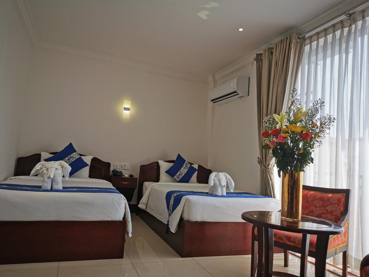 Jun Yue Hotel Phnom Penh Exterior photo